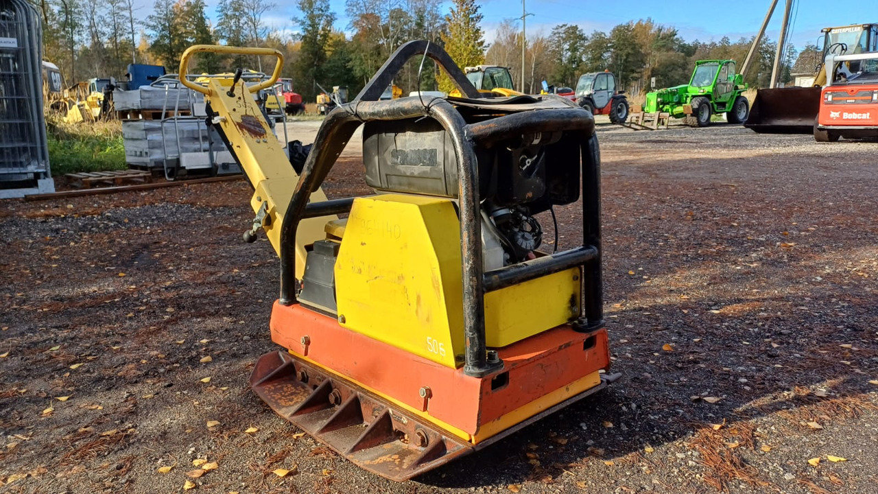 DYNAPAC LG500 - Vibratory plate: picture 3 DYNAPAC LG500 - Vibratory plate: picture 3