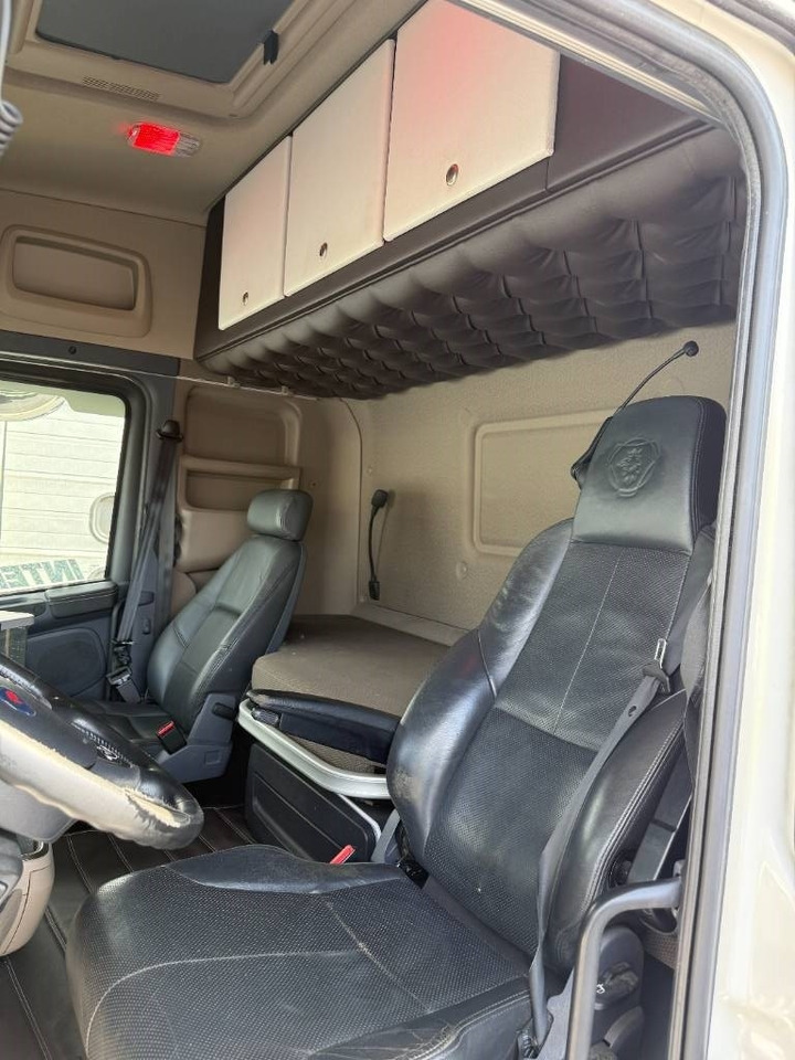 Scania R520LB8X4*4HNB - Hook lift truck: picture 2 Scania R520LB8X4*4HNB - Hook lift truck: picture 2