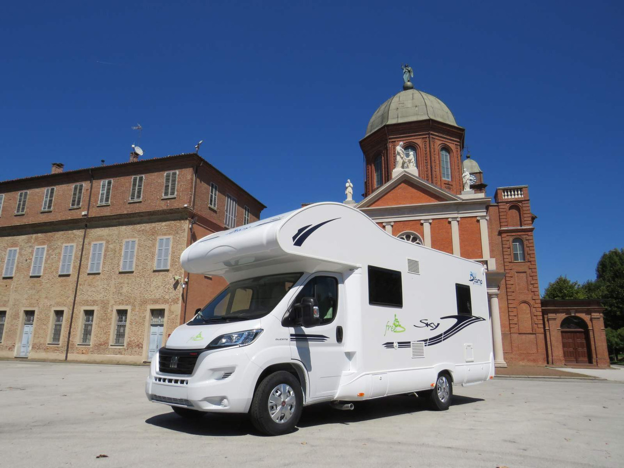 Fiat Ducato RETRACTABLE PLATFORM (300KG CAPACITY) - Alcove motorhome: picture 1 Fiat Ducato RETRACTABLE PLATFORM (300KG CAPACITY) - Alcove motorhome: picture 1