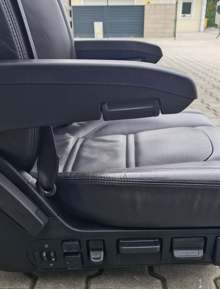 IVECO STRALIS S WAY FOTEL PASAŻERA - Cab and interior: picture 4 IVECO STRALIS S WAY FOTEL PASAŻERA - Cab and interior: picture 4