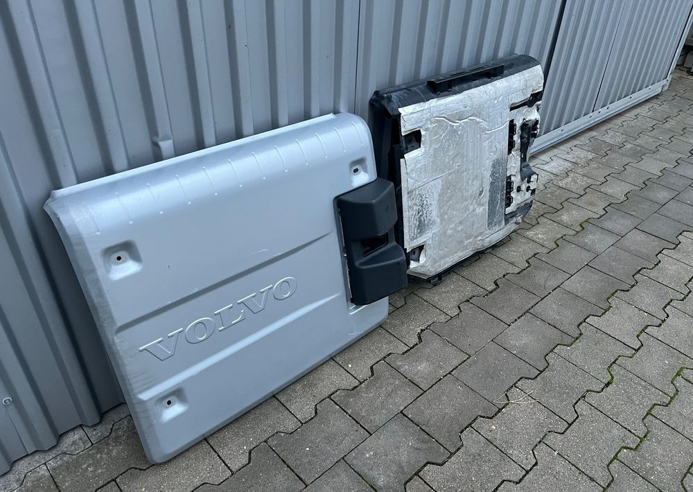 Osłona katalizatora Volvo FH 5 FH5 Aero euro 6 pokrywa dekiel - Body and exterior for Truck: picture 2 Osłona katalizatora Volvo FH 5 FH5 Aero euro 6 pokrywa dekiel - Body and exterior for Truck: picture 2