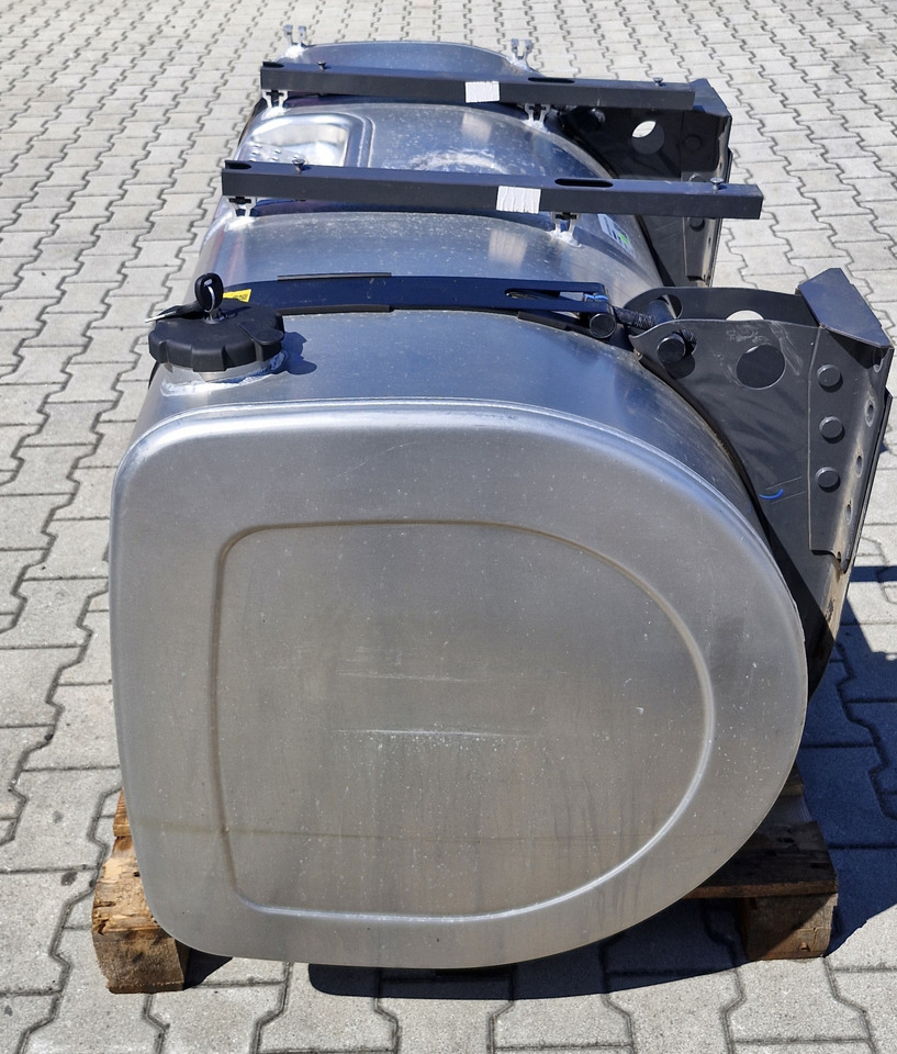 VOLVO FH4 RENAULT GAMA T ZBIORNIK PALIWA 550L NOWY - Fuel tank for Truck: picture 3 VOLVO FH4 RENAULT GAMA T ZBIORNIK PALIWA 550L NOWY - Fuel tank for Truck: picture 3