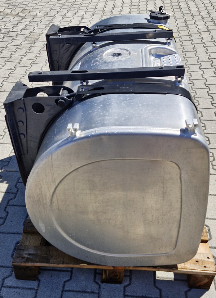 VOLVO FH4 RENAULT GAMA T ZBIORNIK PALIWA 550L NOWY - Fuel tank for Truck: picture 2 VOLVO FH4 RENAULT GAMA T ZBIORNIK PALIWA 550L NOWY - Fuel tank for Truck: picture 2