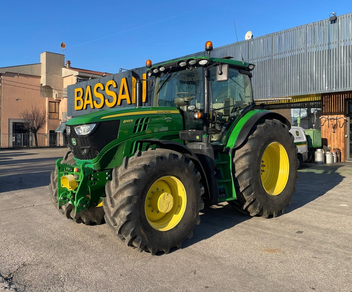 JOHN DEERE 6145 R - Farm tractor: picture 1 JOHN DEERE 6145 R - Farm tractor: picture 1