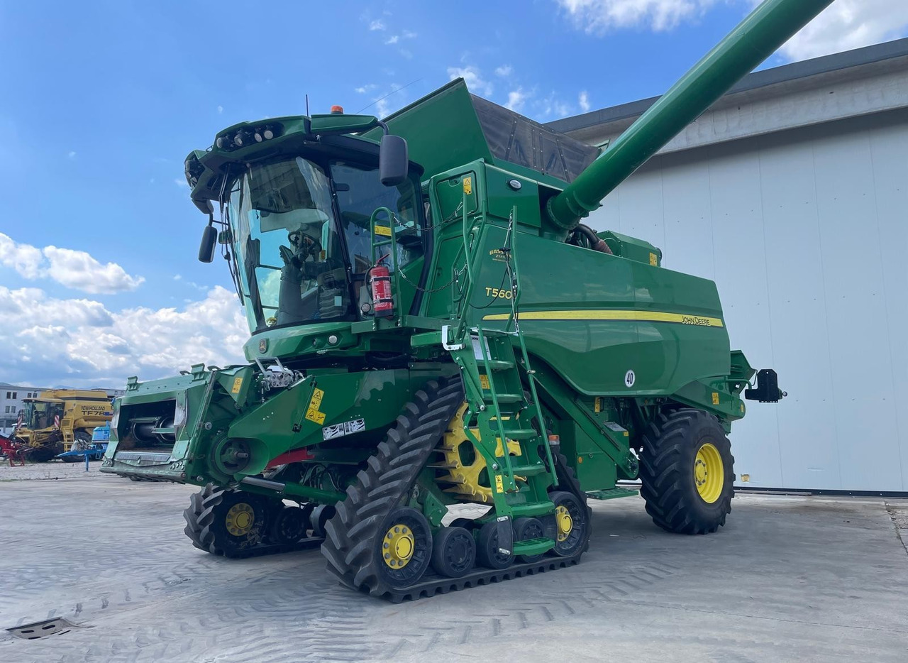 JOHN DEERE MIETITREBBIA T 560 - Combine harvester: picture 1 JOHN DEERE MIETITREBBIA T 560 - Combine harvester: picture 1