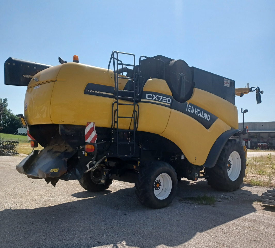 NEW HOLLAND MIETITREBBIA CX 720 - Combine harvester: picture 5 NEW HOLLAND MIETITREBBIA CX 720 - Combine harvester: picture 5