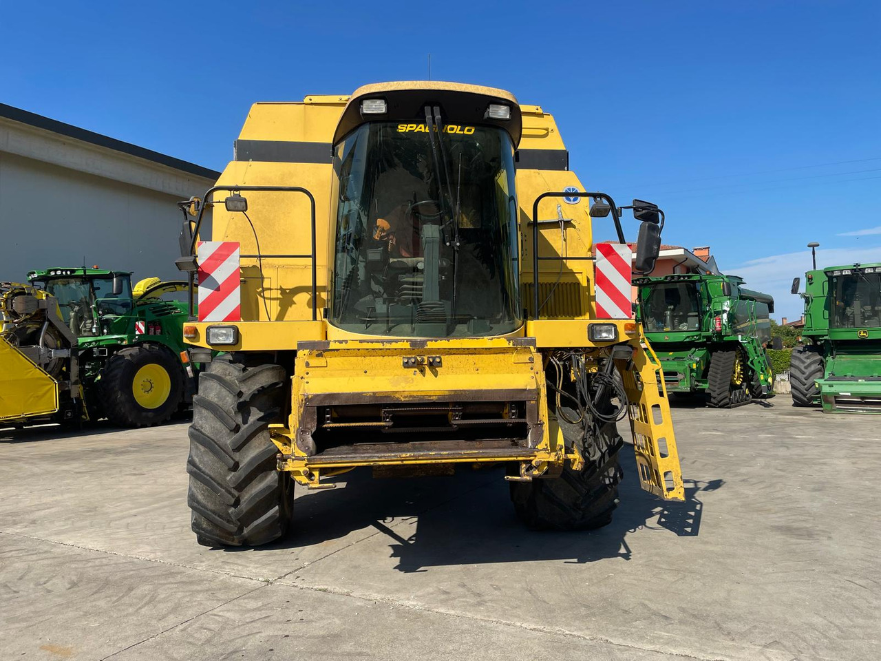 NEW HOLLAND MIETITREBBIA TF 78 - Combine harvester: picture 2 NEW HOLLAND MIETITREBBIA TF 78 - Combine harvester: picture 2