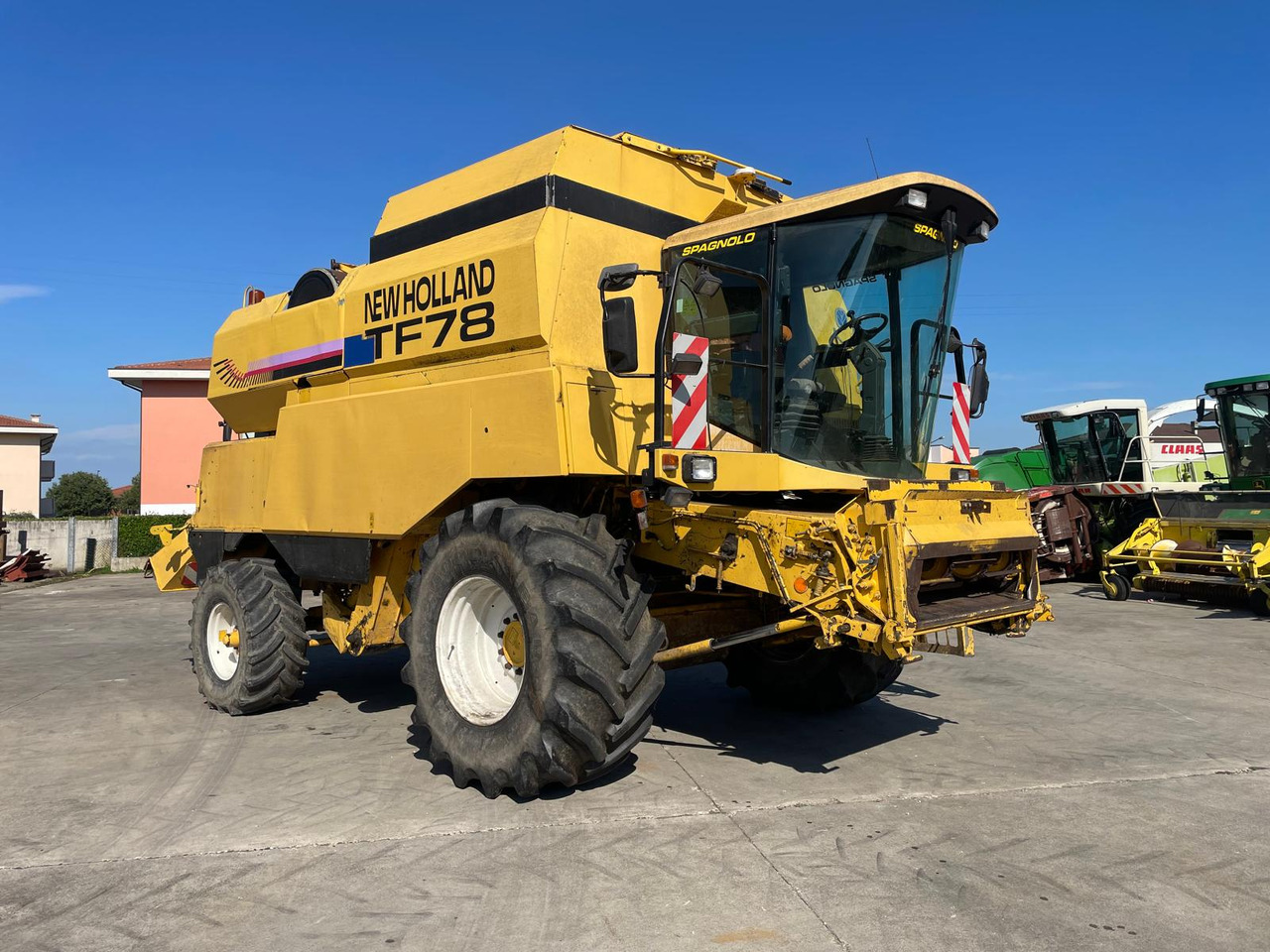 NEW HOLLAND MIETITREBBIA TF 78 - Combine harvester: picture 3 NEW HOLLAND MIETITREBBIA TF 78 - Combine harvester: picture 3