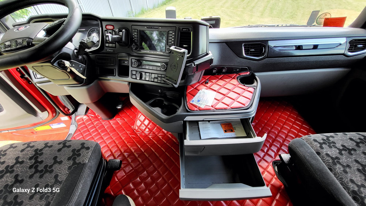 Tractor unit Scania S450: picture 7