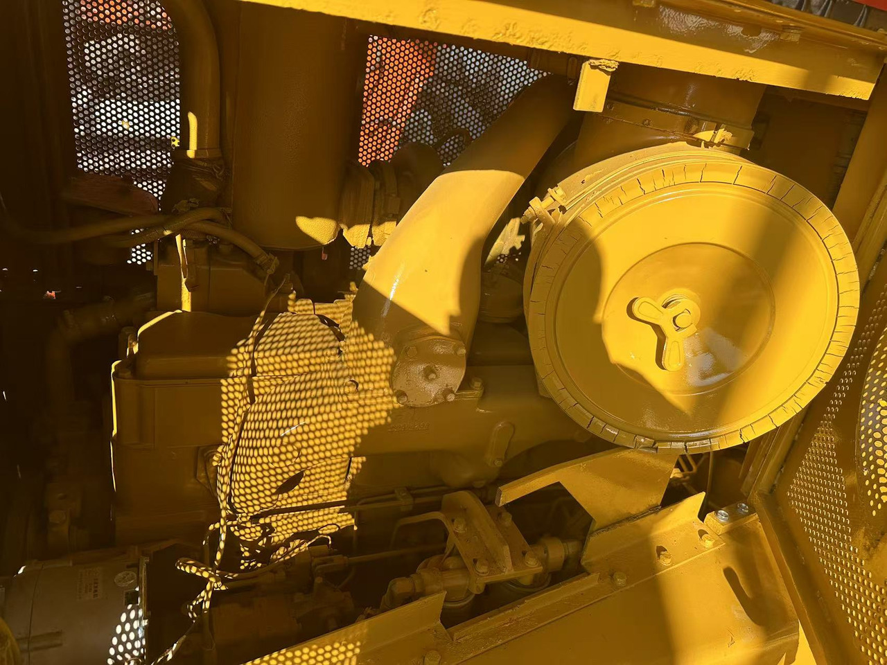 Bulldozer CATERPILLAR D8r [ Copy ] [ Copy ] [ Copy ] [ Copy ] [ Copy ] [ Copy ] [ Copy ]: picture 13