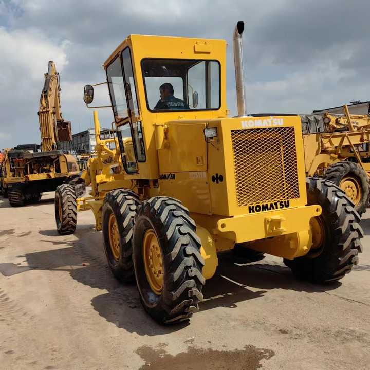 Japan Komatsu GD511 Motor Grader Cheap Price Komatsu Road Grader GD511 Good Condition in China - Grader: picture 5 Japan Komatsu GD511 Motor Grader Cheap Price Komatsu Road Grader GD511 Good Condition in China - Grader: picture 5