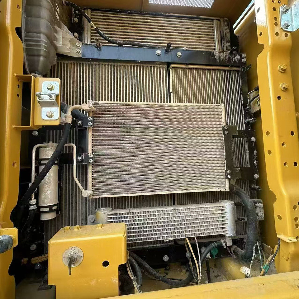 Crawler excavator CATERPILLAR 320GC: picture 10