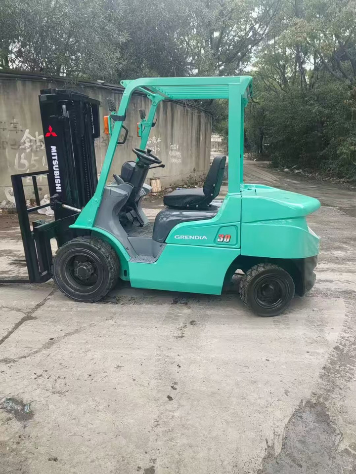 MITSUBISHI 3-ton - Vertical mast lift: picture 4 MITSUBISHI 3-ton - Vertical mast lift: picture 4