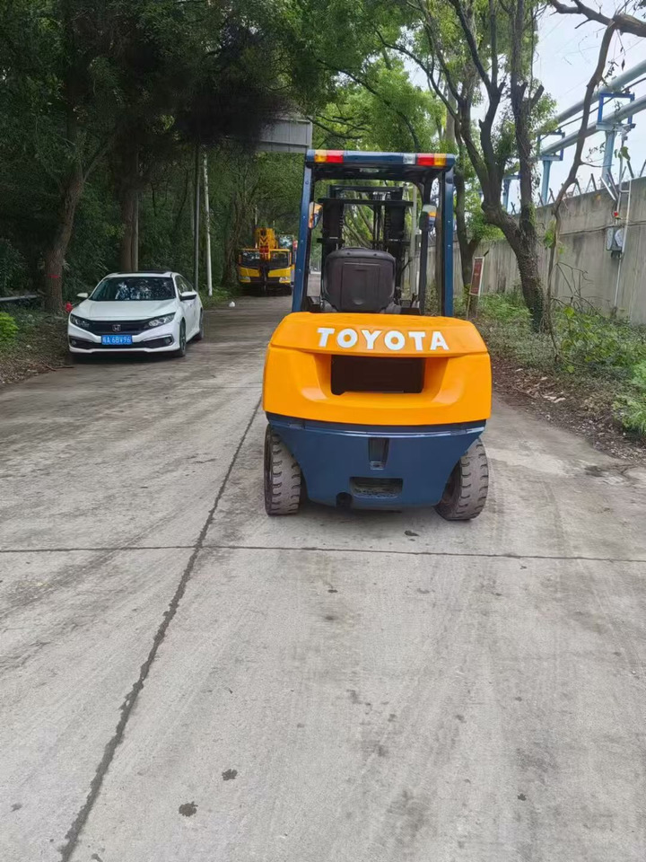 TOYATA 5-TON - Vertical mast lift: picture 4 TOYATA 5-TON - Vertical mast lift: picture 4