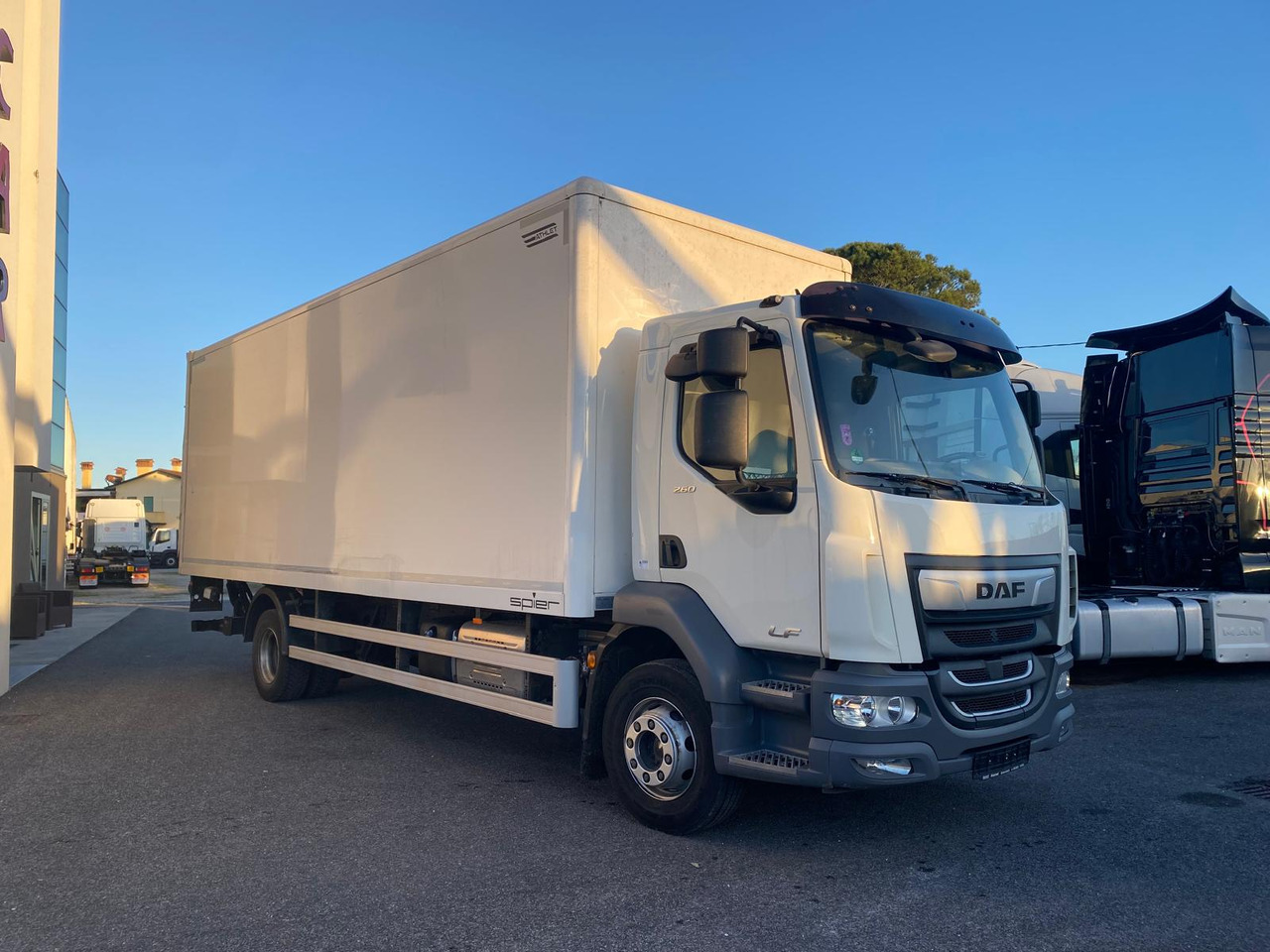 DAF LF 260 FA - Box truck: picture 4 DAF LF 260 FA - Box truck: picture 4