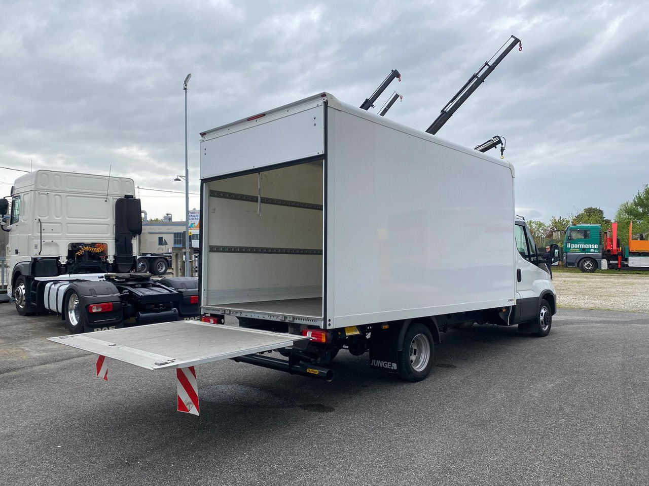 IVECO DAILY 35C16 - Panel van: picture 4 IVECO DAILY 35C16 - Panel van: picture 4