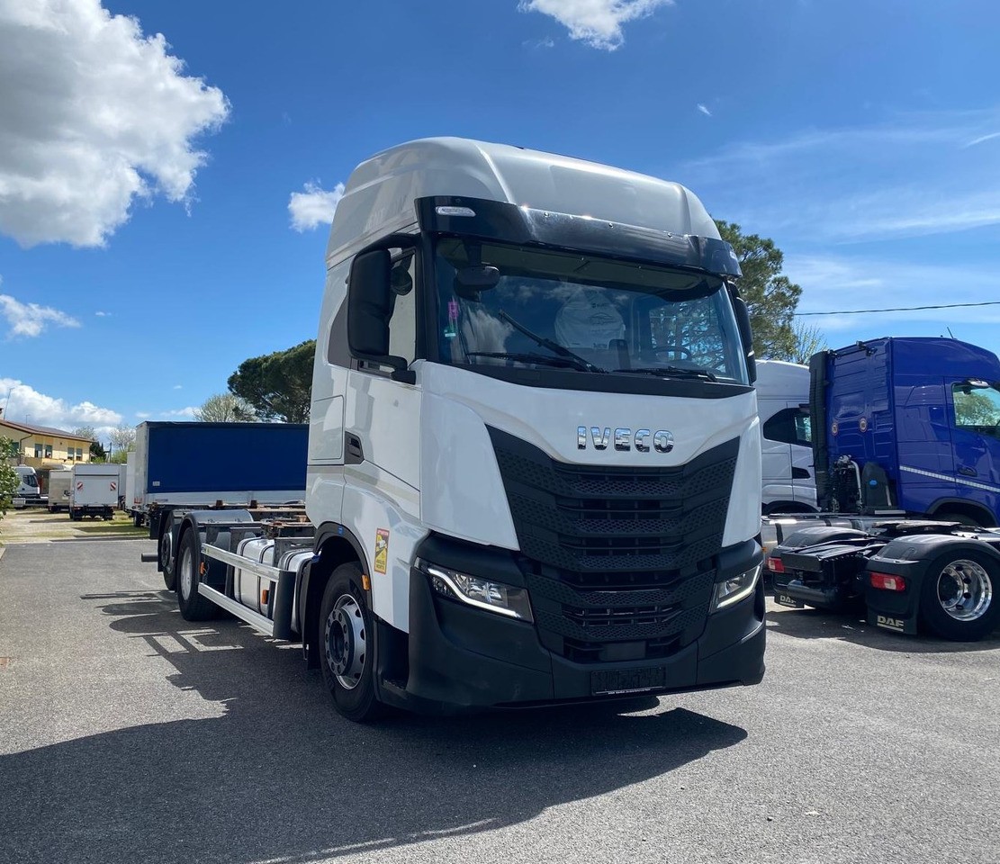 IVECO S-WAY AS260S48 - Cab chassis truck: picture 3 IVECO S-WAY AS260S48 - Cab chassis truck: picture 3