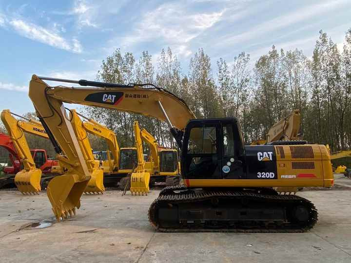 CAT320D Second Hand Excavator , Original Japan CAT Excavator , CAT 320D 320C 320B Digger - Crawler excavator: picture 4 CAT320D Second Hand Excavator , Original Japan CAT Excavator , CAT 320D 320C 320B Digger - Crawler excavator: picture 4