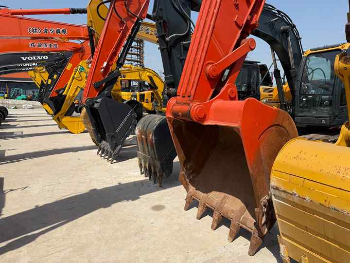 Hitachi Brand Zx210 Crawler Excavator 21tons Digger for Sale Used Hitachi Zx200 210 350 Excavator in Stock on Sale - Excavator: picture 5 Hitachi Brand Zx210 Crawler Excavator 21tons Digger for Sale Used Hitachi Zx200 210 350 Excavator in Stock on Sale - Excavator: picture 5