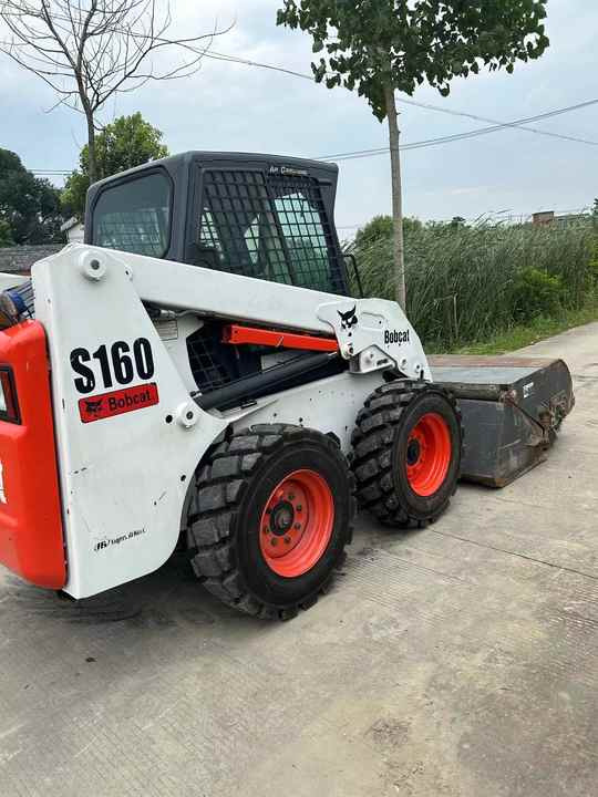 USED BOBCAT S160 Skid-steer Loader Bobcat S160 Carry Sweeper with Very Good Performance Is for Sale at a Low Price. - Skid steer loader: picture 3 USED BOBCAT S160 Skid-steer Loader Bobcat S160 Carry Sweeper with Very Good Performance Is for Sale at a Low Price. - Skid steer loader: picture 3