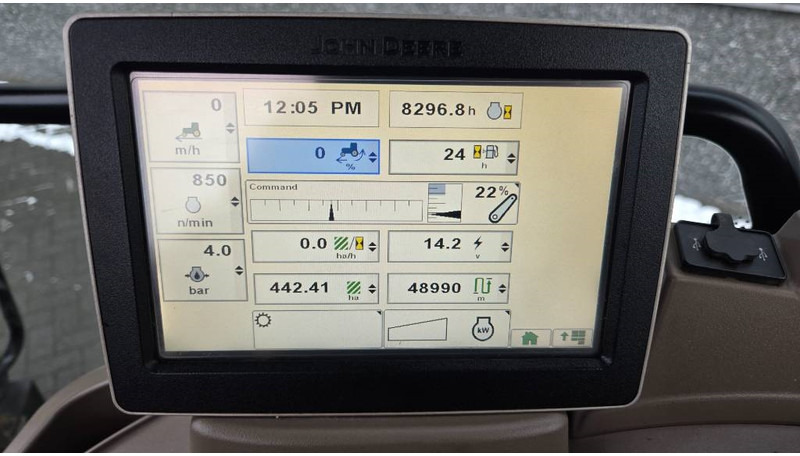 John Deere 6105 R - Farm tractor: picture 3 John Deere 6105 R - Farm tractor: picture 3