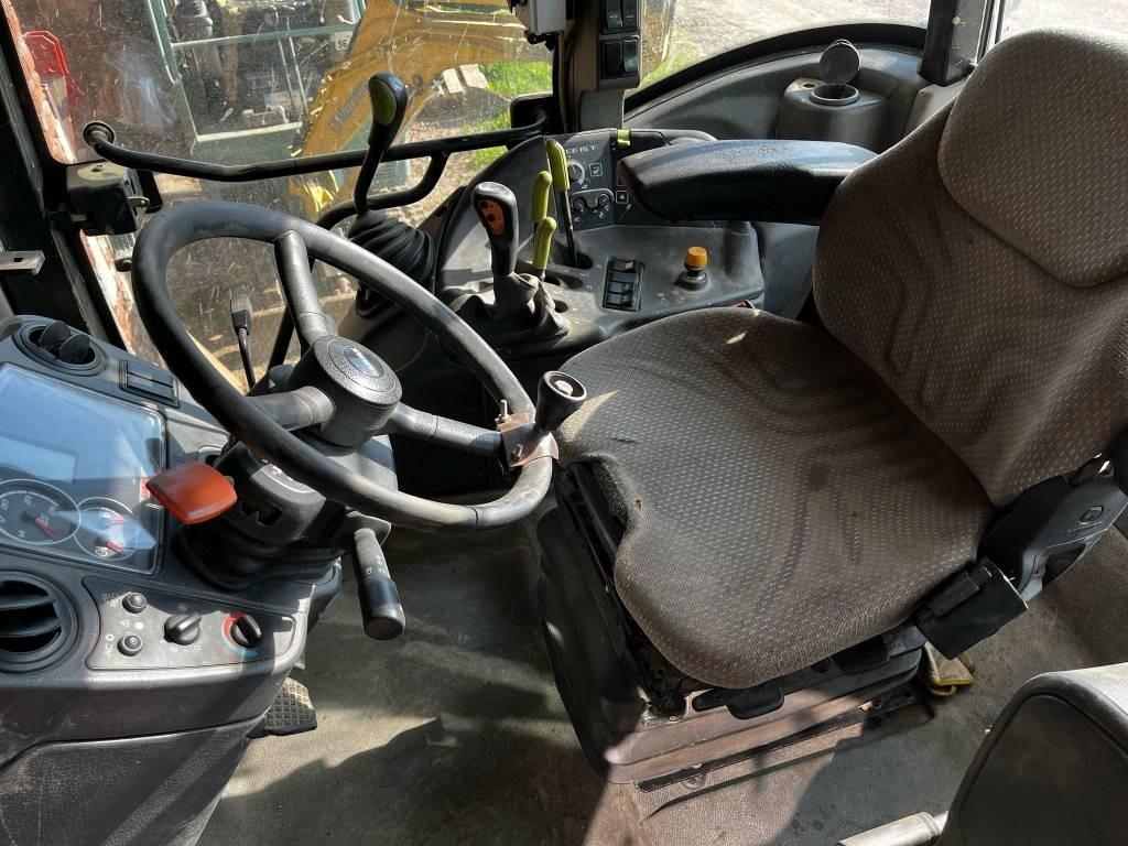 Claas Arion 420 - Farm tractor: picture 5 Claas Arion 420 - Farm tractor: picture 5