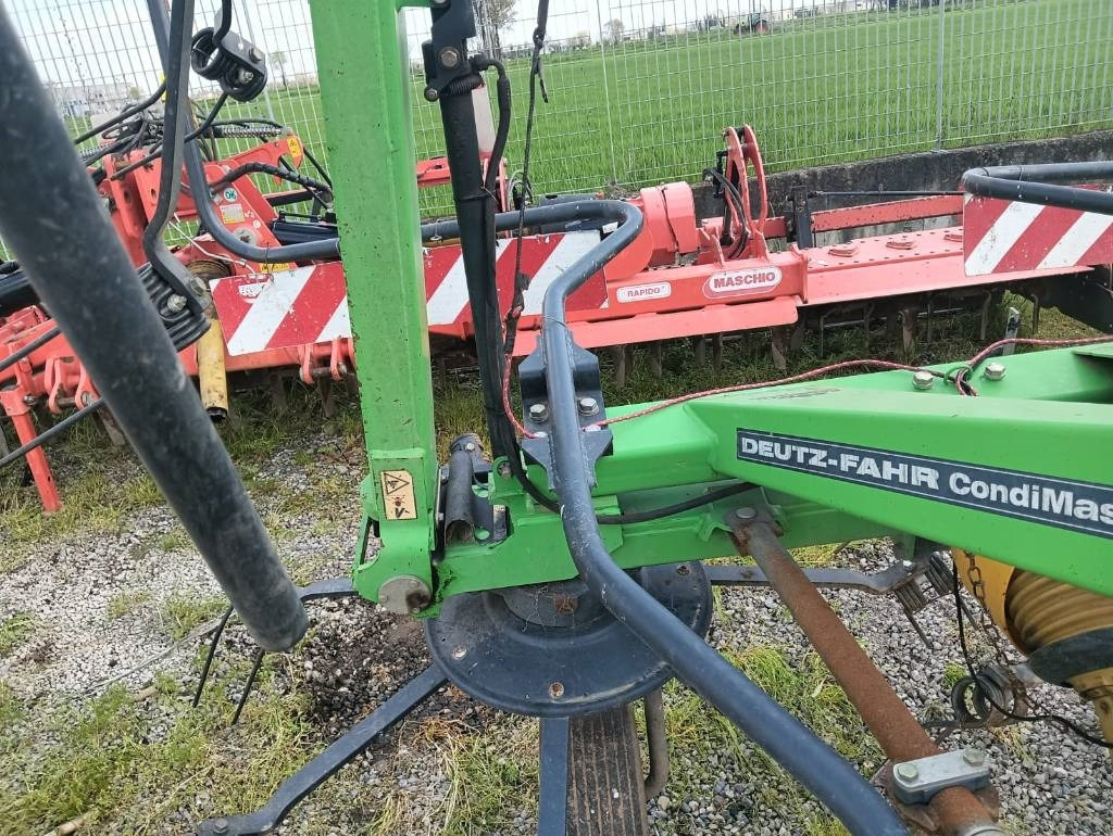 Deutz-fahr 5521 - Bale wrapper: picture 5 Deutz-fahr 5521 - Bale wrapper: picture 5