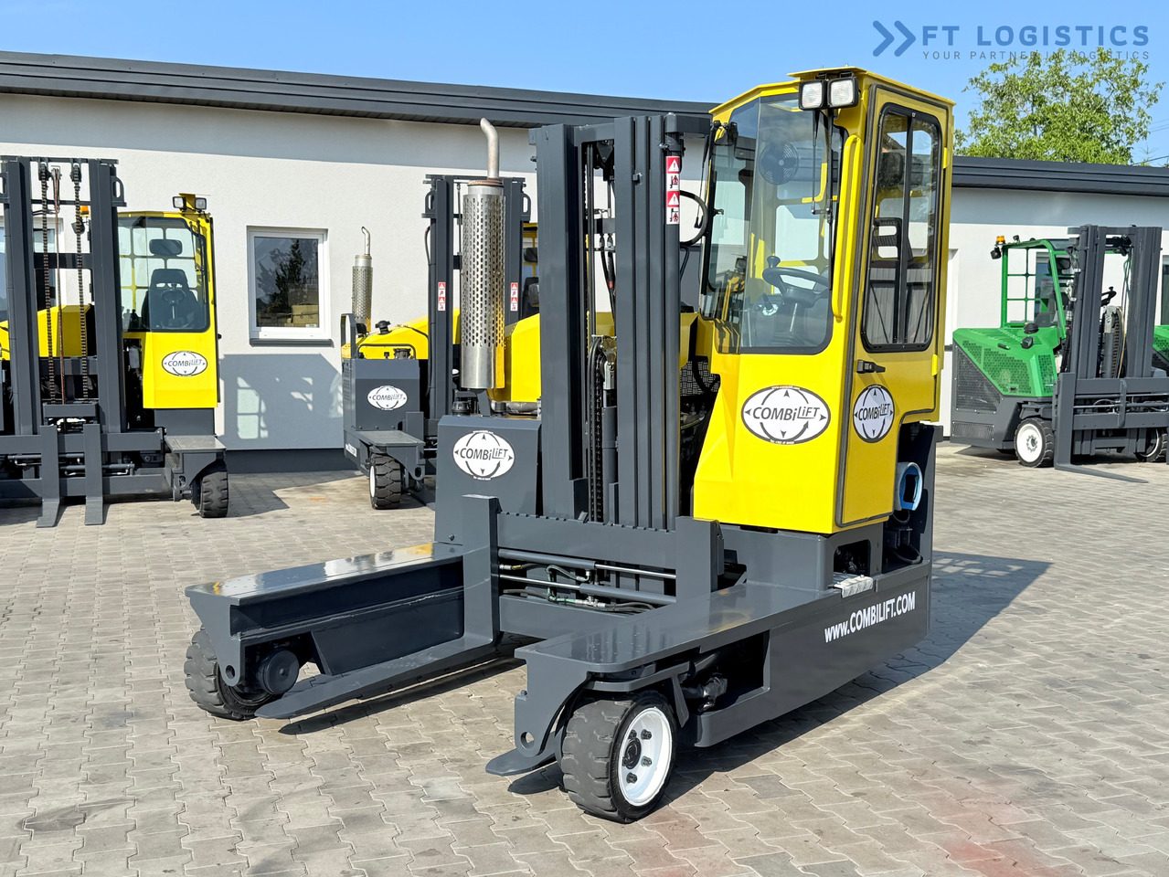 COMBILIFT C3000 / GAS / TRIPLEX - 4900MM / ONLY 1537 HOURS / FORK POSITIONER / CABIN / LIKE NEW - 4-way reach truck: picture 1 COMBILIFT C3000 / GAS / TRIPLEX - 4900MM / ONLY 1537 HOURS / FORK POSITIONER / CABIN / LIKE NEW - 4-way reach truck: picture 1