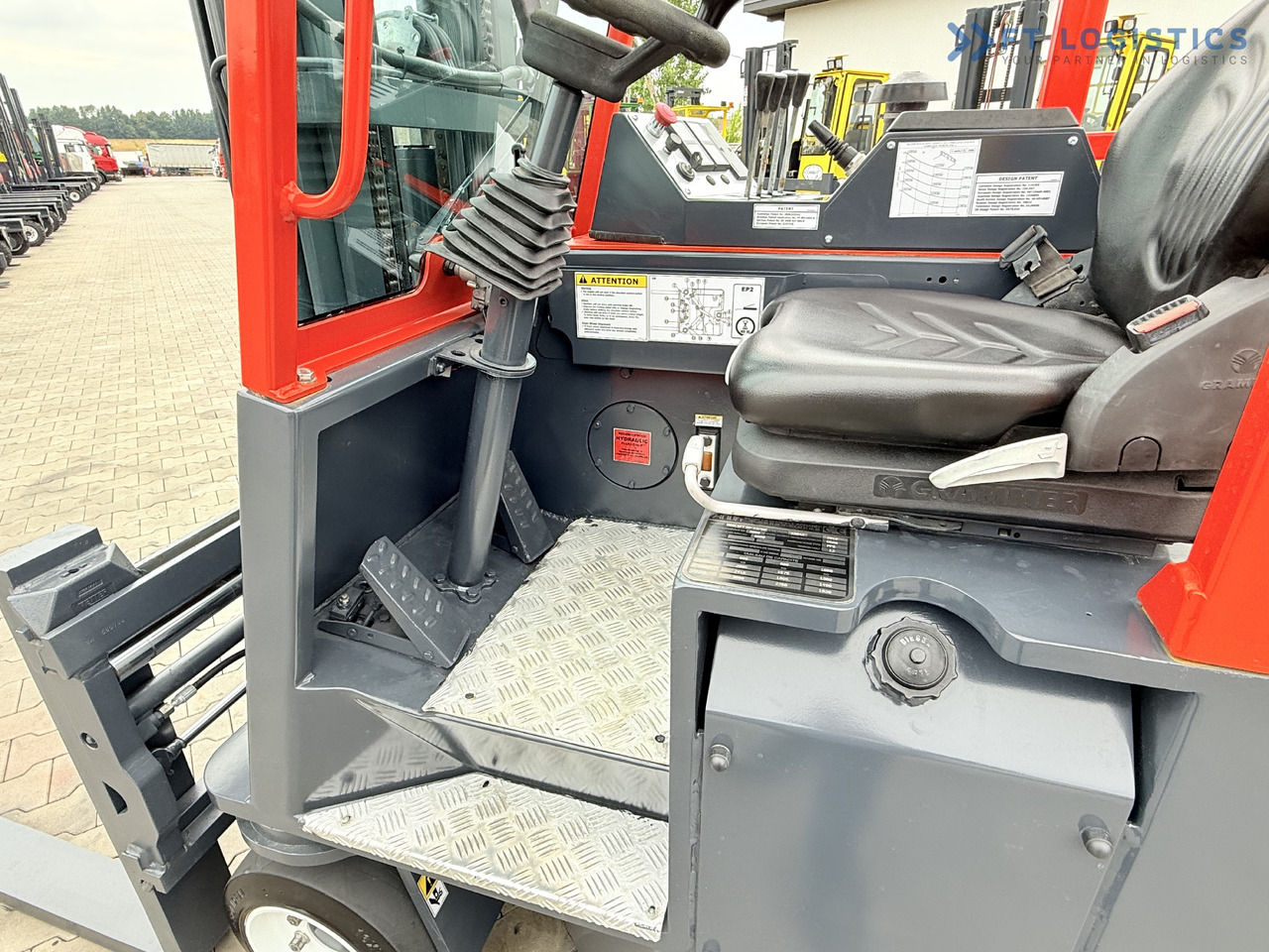 4-way reach truck COMBILIFT Combilift C3000CB – TRIPLEX 6000mm – Year 2016 / Only 2,161 hours / Free Lift / Fork Positioner / Diesel: picture 5