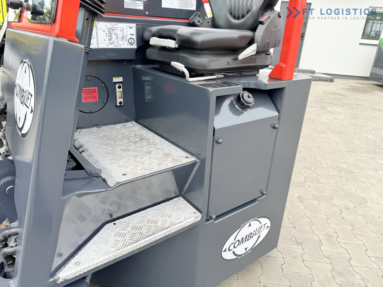 4-way reach truck COMBILIFT Combilift C3000CB – TRIPLEX 6000mm – Year 2016 / Only 2,161 hours / Free Lift / Fork Positioner / Diesel: picture 40