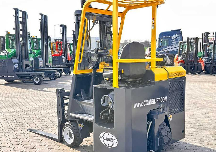 Combilift C3000CB / GAS / TRIPLEX / 4900MM / FREE LIFT / FORK POSITIONER / SIC3000CB / GAS / TRIPLEX / 4900MM / FREE LIFT / FORK POSITIONER / SIDE SHIFT / LIKE NEWDE SHIFT / LIKE NEW - 4-way reach truck: picture 5 Combilift C3000CB / GAS / TRIPLEX / 4900MM / FREE LIFT / FORK POSITIONER / SIC3000CB / GAS / TRIPLEX / 4900MM / FREE LIFT / FORK POSITIONER / SIDE SHIFT / LIKE NEWDE SHIFT / LIKE NEW - 4-way reach truck: picture 5