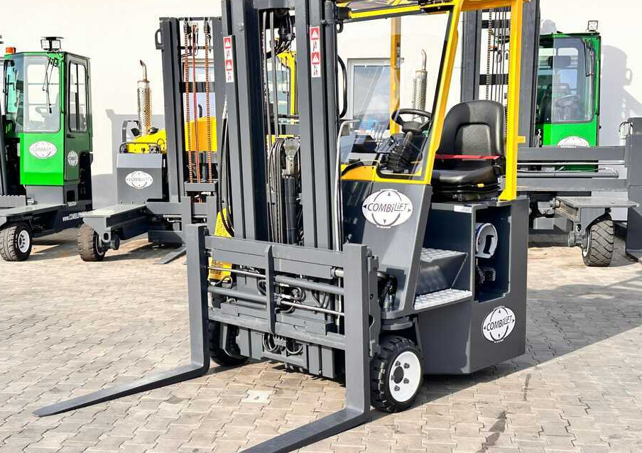 Combilift C3000CB / GAS / TRIPLEX / 4900MM / FREE LIFT / FORK POSITIONER / SIC3000CB / GAS / TRIPLEX / 4900MM / FREE LIFT / FORK POSITIONER / SIDE SHIFT / LIKE NEWDE SHIFT / LIKE NEW - 4-way reach truck: picture 3 Combilift C3000CB / GAS / TRIPLEX / 4900MM / FREE LIFT / FORK POSITIONER / SIC3000CB / GAS / TRIPLEX / 4900MM / FREE LIFT / FORK POSITIONER / SIDE SHIFT / LIKE NEWDE SHIFT / LIKE NEW - 4-way reach truck: picture 3
