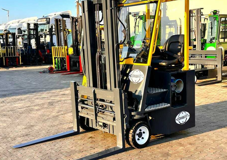 Combilift C3000CB / LPG / TRIPLEX - 4900MM / LPG / FREE LIFT / POSITIONER / FORK SIDE SHIFT / ONLY 7454 MTH / LIKE NEW - 4-way reach truck: picture 2 Combilift C3000CB / LPG / TRIPLEX - 4900MM / LPG / FREE LIFT / POSITIONER / FORK SIDE SHIFT / ONLY 7454 MTH / LIKE NEW - 4-way reach truck: picture 2