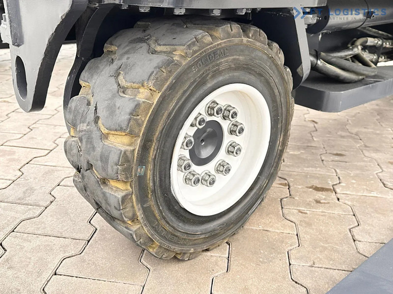 Combilift C4500 / DUPLEX / 4050MM / DIESEL / WIDE POSITIONER / FREE LIFT C4500 / DUPLEX / 4050MM / DIESEL / WIDE POSITIONER / FREE LIFT - 4-way reach truck: picture 5 Combilift C4500 / DUPLEX / 4050MM / DIESEL / WIDE POSITIONER / FREE LIFT C4500 / DUPLEX / 4050MM / DIESEL / WIDE POSITIONER / FREE LIFT - 4-way reach truck: picture 5