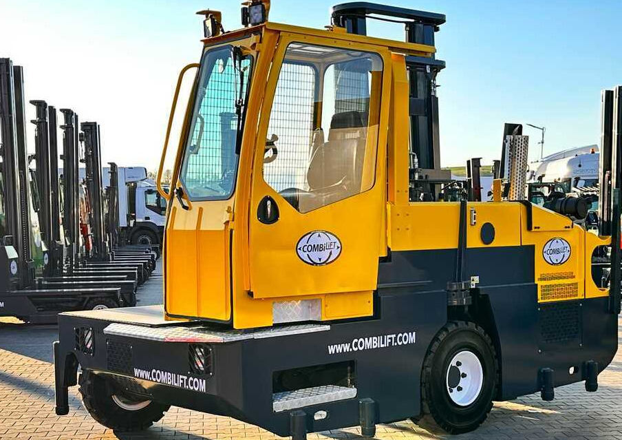 Combilift C5000SL-2019 year-Free lift - Like new - 4-way reach truck: picture 2 Combilift C5000SL-2019 year-Free lift - Like new - 4-way reach truck: picture 2