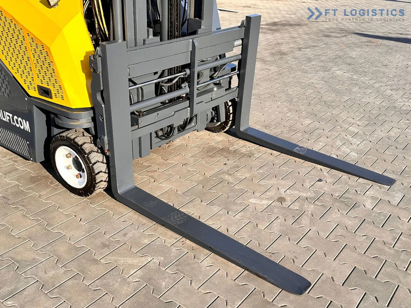 Combilift CB3000 / LPG / DUPLEX / 4000MM / FREE LIFT / NEW TIRES / LIKE NEW CB3000 / LPG / DUPLEX / 4000MM / FREE LIFT / NEW TIRES / LIKE - 4-way reach truck: picture 4 Combilift CB3000 / LPG / DUPLEX / 4000MM / FREE LIFT / NEW TIRES / LIKE NEW CB3000 / LPG / DUPLEX / 4000MM / FREE LIFT / NEW TIRES / LIKE - 4-way reach truck: picture 4