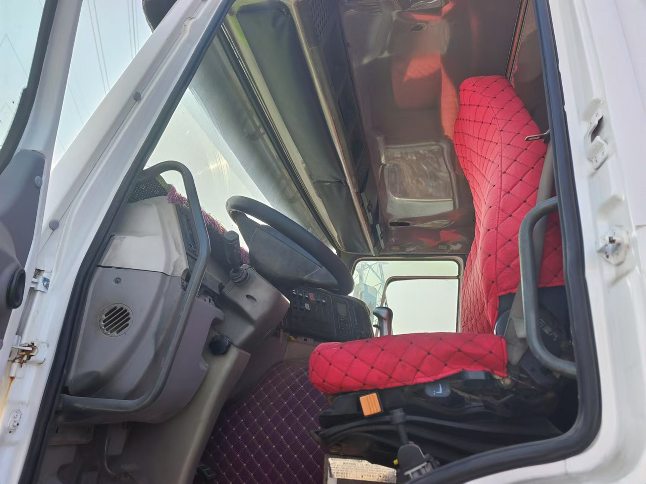 HOWO,XCMG HOWO 375,XCMG  MSQS300-4  12 tons - Tank truck: picture 4 HOWO,XCMG HOWO 375,XCMG  MSQS300-4  12 tons - Tank truck: picture 4