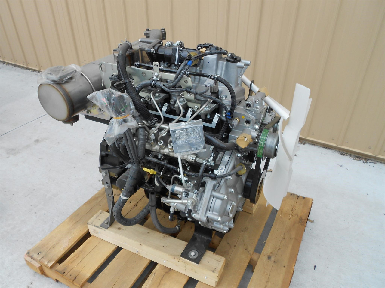 ISUZU 4LE2 - Engine for Excavator: picture 2 ISUZU 4LE2 - Engine for Excavator: picture 2