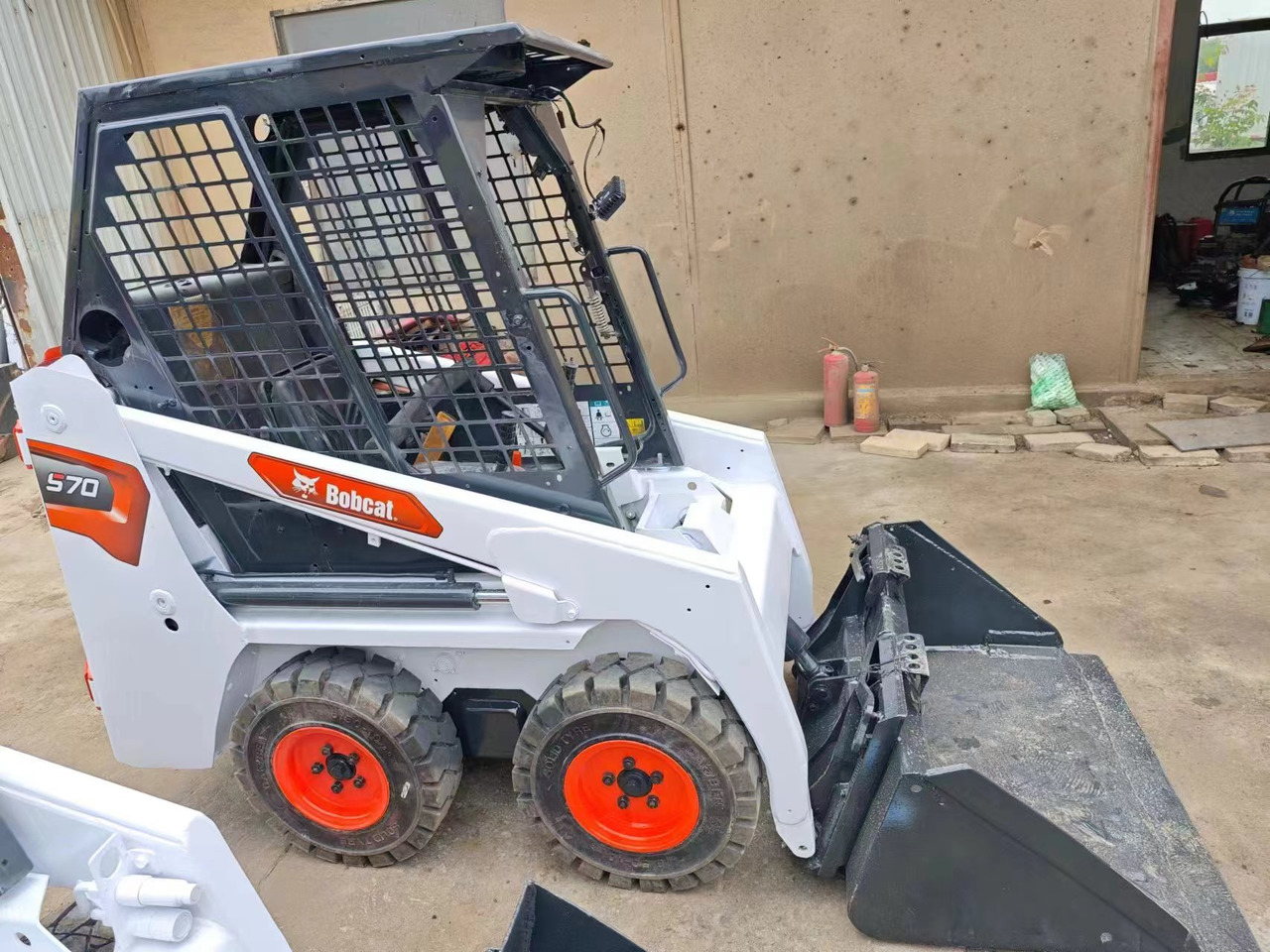 BOBCAT used bobcat s70 hotsale high quality - Skid steer loader: picture 2 BOBCAT used bobcat s70 hotsale high quality - Skid steer loader: picture 2