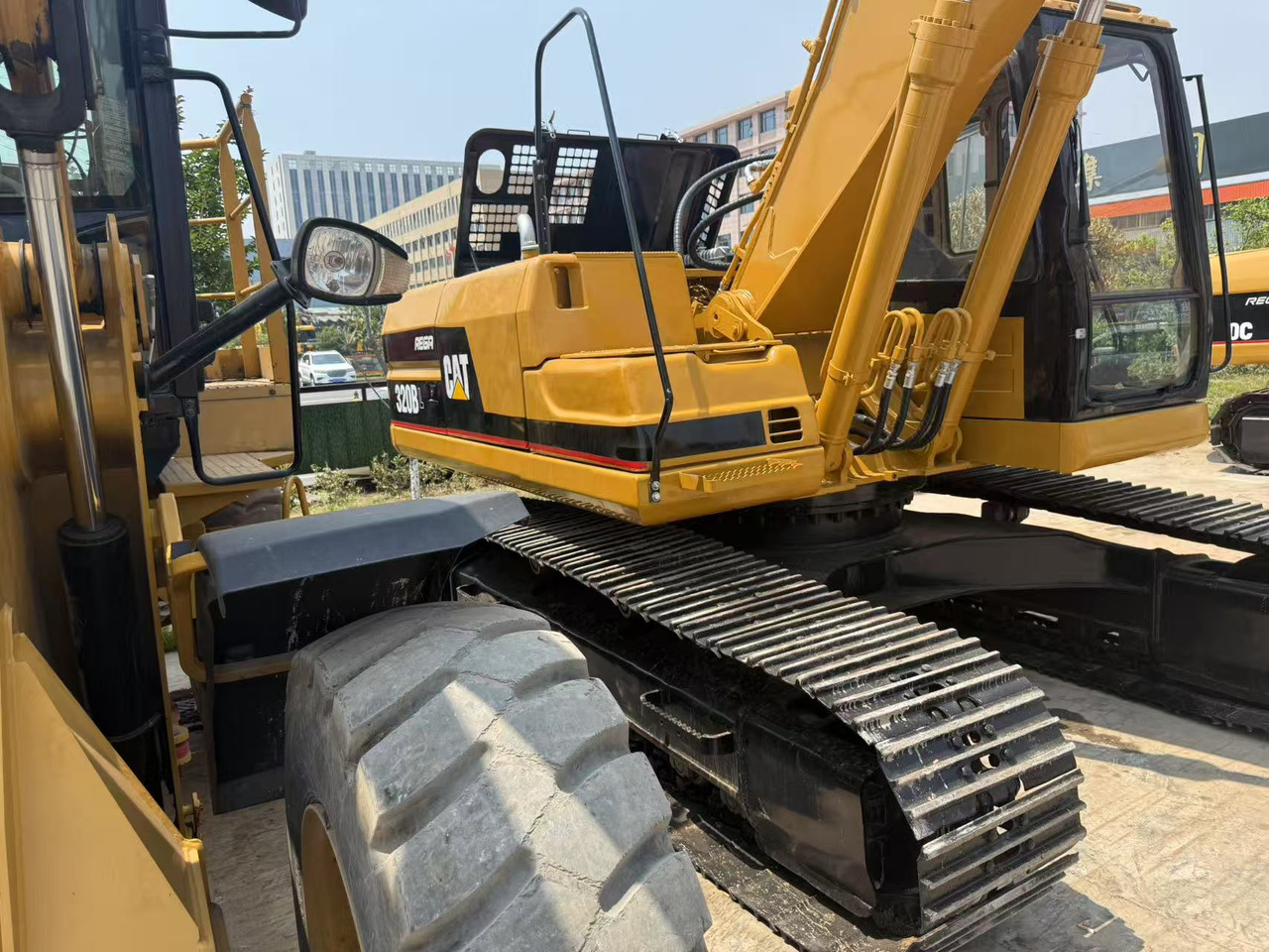 CATERPILLAR 320B - Crawler excavator: picture 4 CATERPILLAR 320B - Crawler excavator: picture 4