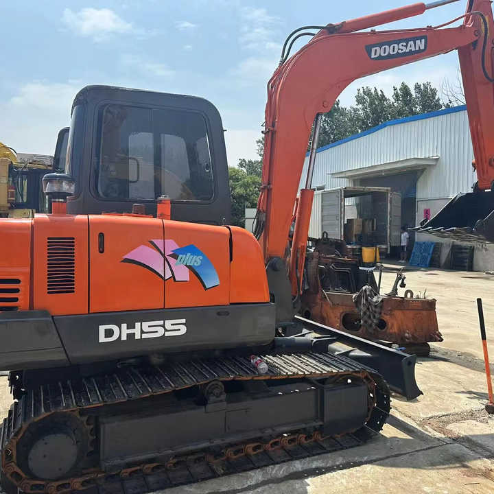 Low Shipping Used Excavator Doosan DH55 Good Condition with Low Hours - Crawler excavator: picture 1 Low Shipping Used Excavator Doosan DH55 Good Condition with Low Hours - Crawler excavator: picture 1