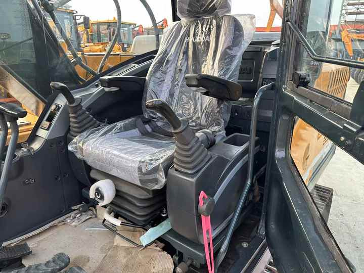 New Arrival hyundai 150-9 Cralwer Excavator in Stock Nearly 90% Brand New Korea Brand hyundai 15tons Digger for Sale - Excavator: picture 5 New Arrival hyundai 150-9 Cralwer Excavator in Stock Nearly 90% Brand New Korea Brand hyundai 15tons Digger for Sale - Excavator: picture 5
