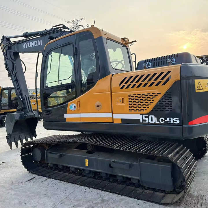 New Arrival hyundai 150-9 Cralwer Excavator in Stock Nearly 90% Brand New Korea Brand hyundai 15tons Digger for Sale - Excavator: picture 1 New Arrival hyundai 150-9 Cralwer Excavator in Stock Nearly 90% Brand New Korea Brand hyundai 15tons Digger for Sale - Excavator: picture 1