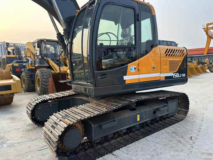 New Arrival hyundai 150-9 Cralwer Excavator in Stock Nearly 90% Brand New Korea Brand hyundai 15tons Digger for Sale - Excavator: picture 2 New Arrival hyundai 150-9 Cralwer Excavator in Stock Nearly 90% Brand New Korea Brand hyundai 15tons Digger for Sale - Excavator: picture 2