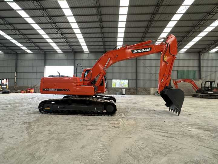 Used Digger Doosan DX225LC-9T Construction Machinery Construction Digger Used Doosan DX225LC-9T Cheap Excavator - Crawler excavator: picture 4 Used Digger Doosan DX225LC-9T Construction Machinery Construction Digger Used Doosan DX225LC-9T Cheap Excavator - Crawler excavator: picture 4