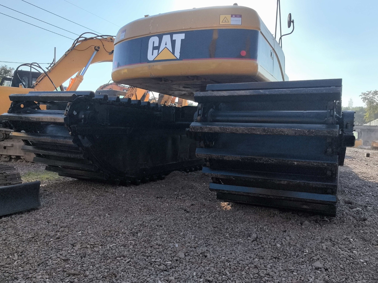 CATERPILLAR 320C - Amphibious excavator: picture 2 CATERPILLAR 320C - Amphibious excavator: picture 2