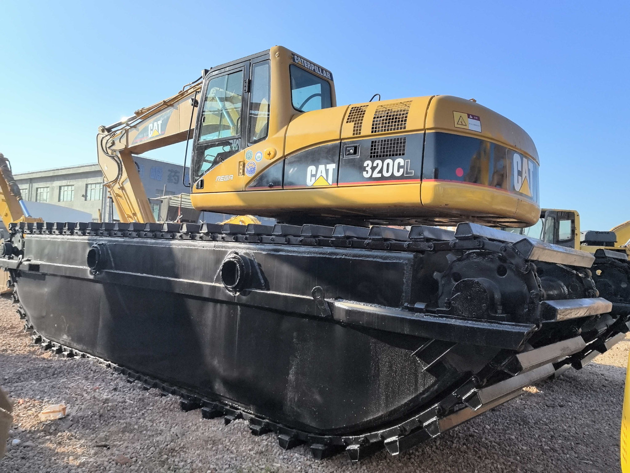CATERPILLAR 320C - Amphibious excavator: picture 3 CATERPILLAR 320C - Amphibious excavator: picture 3