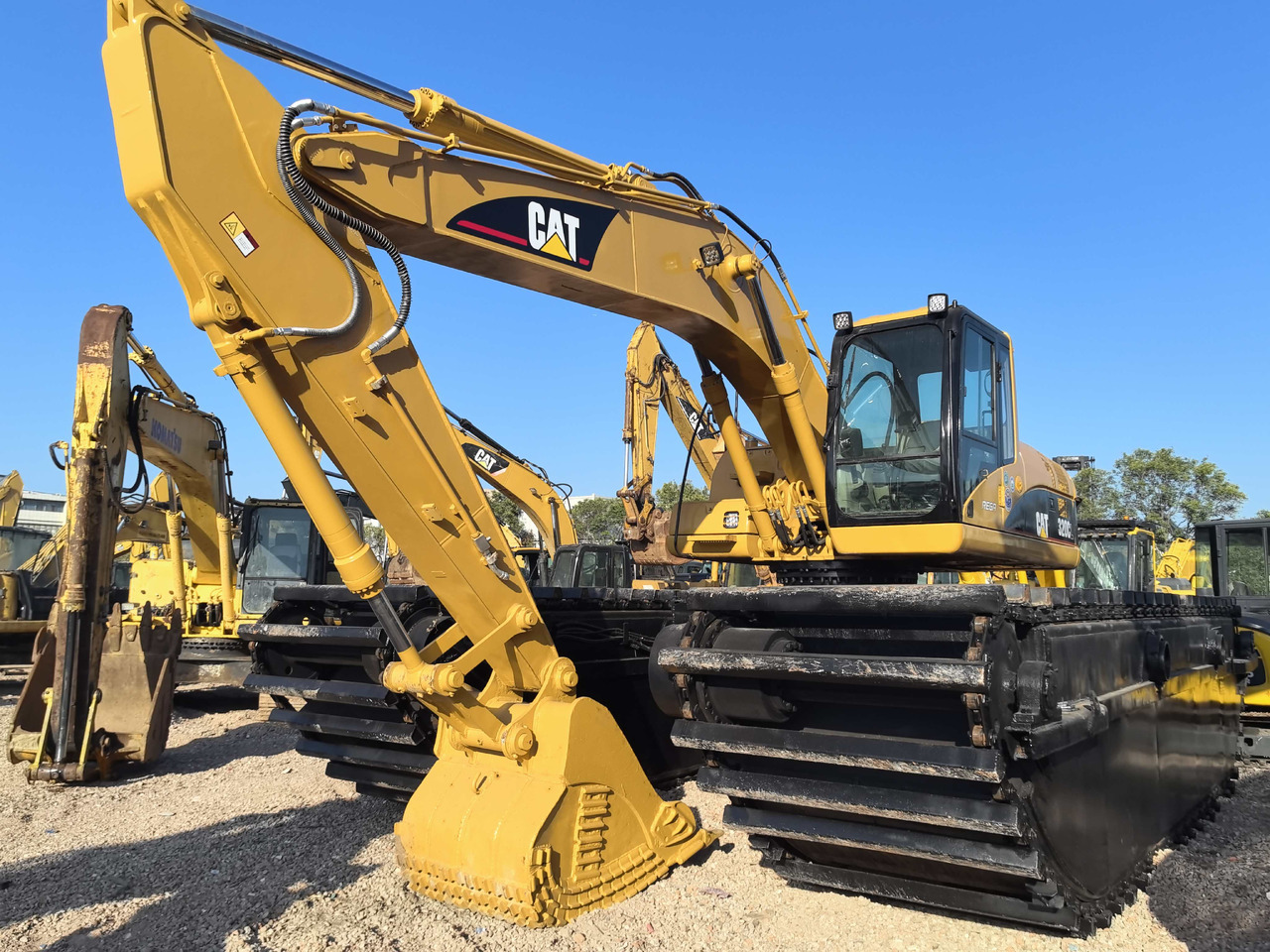 CATERPILLAR 320C - Amphibious excavator: picture 4 CATERPILLAR 320C - Amphibious excavator: picture 4
