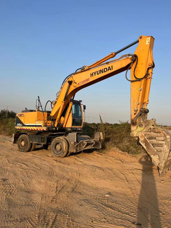 HYUNDAI R210W-9 - Wheel excavator: picture 4 HYUNDAI R210W-9 - Wheel excavator: picture 4