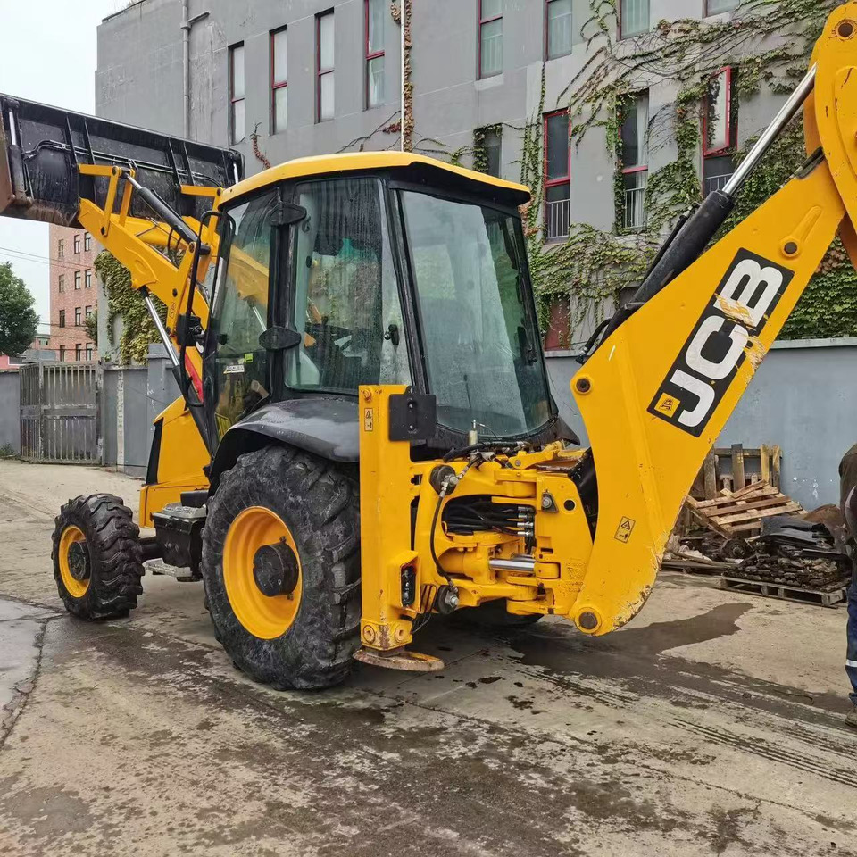 JCB 3CX - Backhoe loader: picture 1 JCB 3CX - Backhoe loader: picture 1